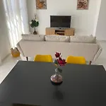 Sea View - Yellow Daire