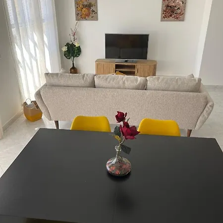 Sea View - Yellow Apartment